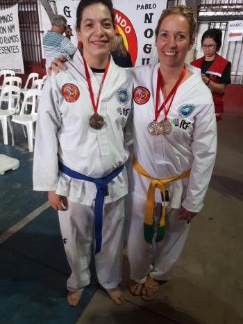Torneo de Zona Norte: Male y María con sus medallas
